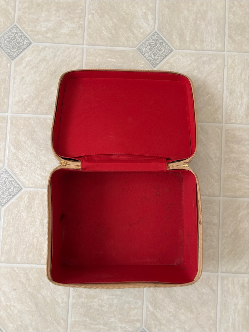 Hard Sided Storage Box - Picture 2 of 3